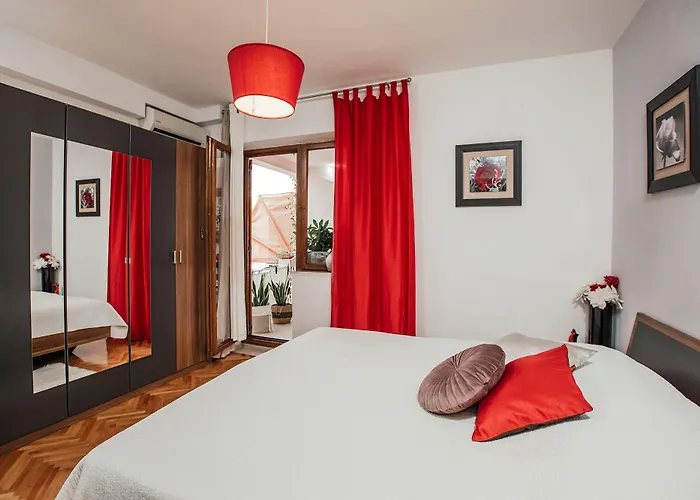 Nora Lägenhet Makarska