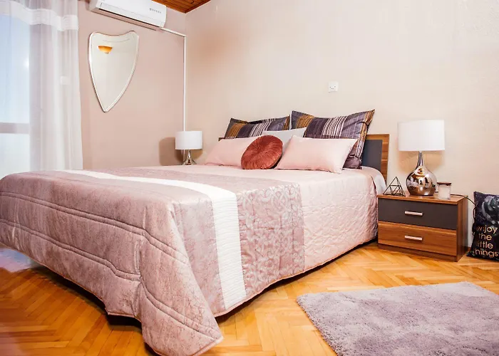 Nora Lägenhet Makarska