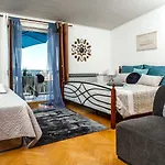 Nora * Makarska